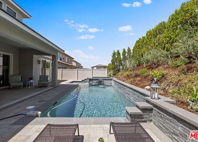 Property at 18113 Tableau Way, Santa Clarita, CA 91350, 4 beds, 3 baths