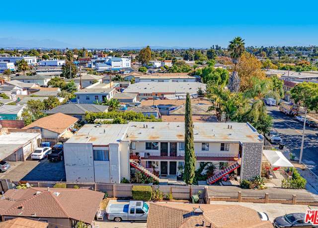 Property at 579 Hyde Park Pl, Inglewood, CA 90302, 8 beds, 7 baths