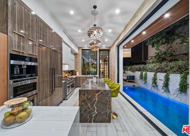 Property at 836 California Ave, Venice, CA 90291, 5 beds, 6 baths