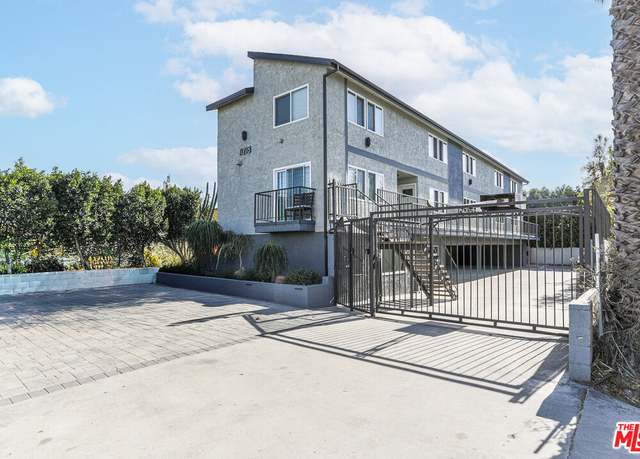 Property at 11218 Oxnard St, North Hollywood, CA 91606, 11 beds, 11 baths