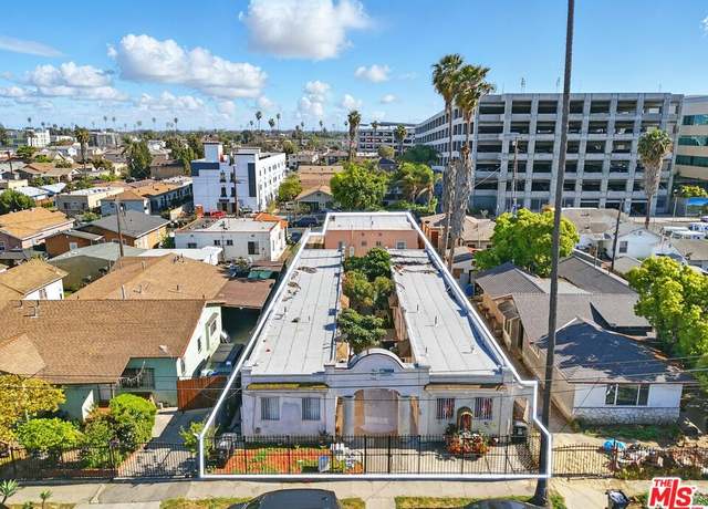 Property at 924 W 82nd St, Los Angeles, CA 90044, 10 beds, 6 baths