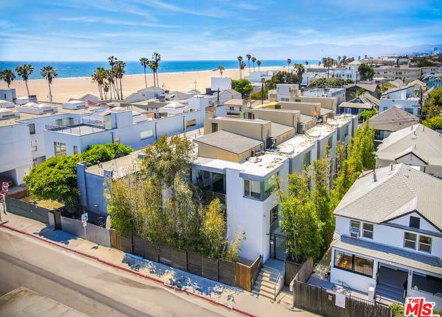 Property at 25 Brooks Ave #2, Venice, CA 90291, 2 beds, 2.5 baths