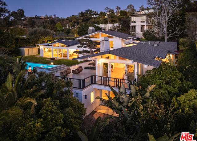 Property at 1135 Ravoli Dr, Pacific Palisades, CA 90272, 5 beds, 4.5 baths