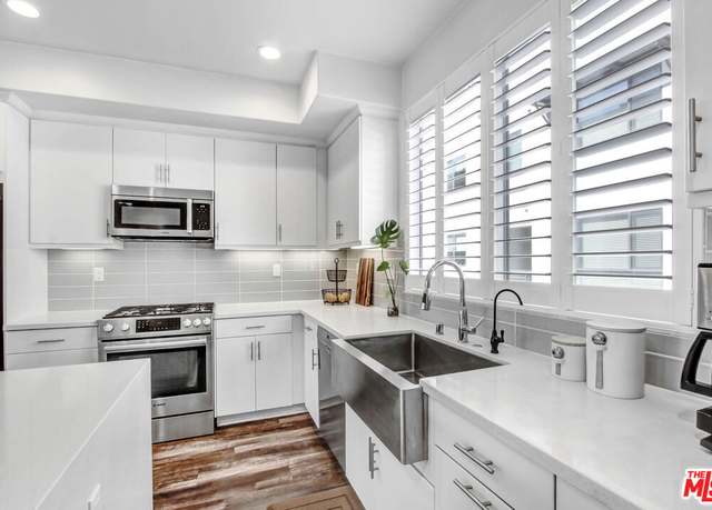 Property at 13135 Victory Blvd, Van Nuys, CA 91401, 3 beds, 4 baths