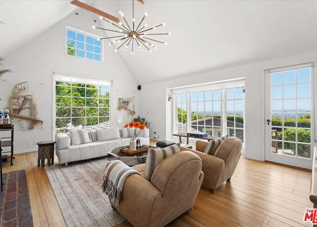 Property at 8266 Hollywood Blvd, Los Angeles, CA 90069, 3 beds, 2.5 baths