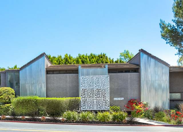 Property at 110 N Barrington Ave, Los Angeles, CA 90049, 5 beds, 5 baths