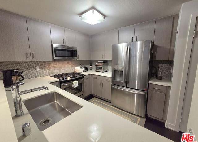 Property at 436 S Virgil Ave #209, Los Angeles, CA 90020, 3 beds, 2 baths