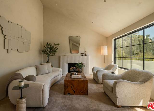 Property at 8353 Sunset View Dr, Los Angeles, CA 90069, 4 beds, 3 baths