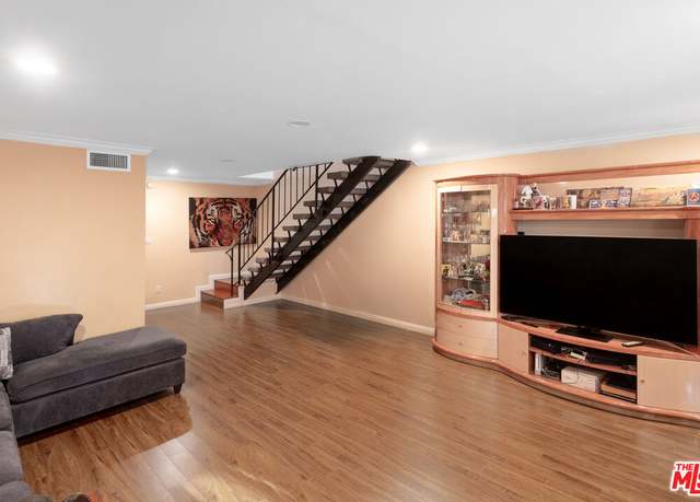 Property at 4610 Densmore Ave #10, Encino, CA 91436, 3 beds, 2.5 baths