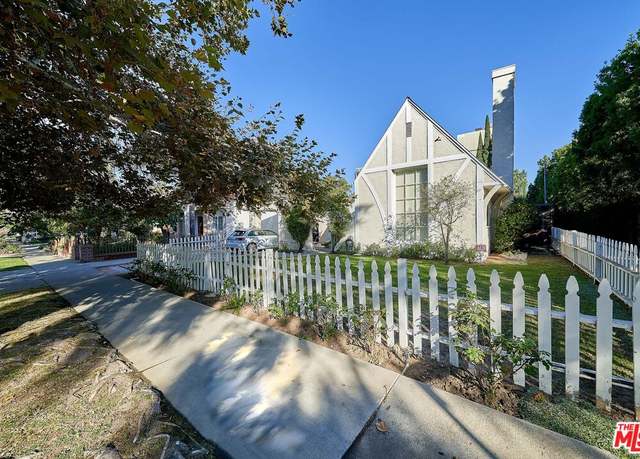 Property at 6203 Del Valle Dr, Los Angeles, CA 90048, 3 beds, 2 baths