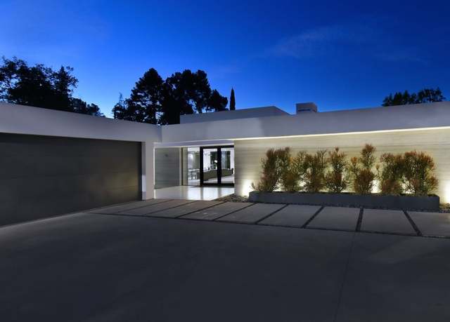 Property at 16032 Valley Vista Blvd, Encino, CA 91436, 4 beds, 7 baths