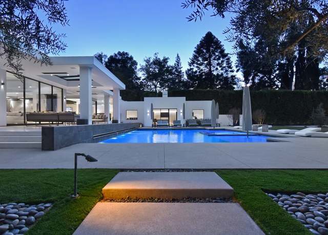 Property at 16032 Valley Vista Blvd, Encino, CA 91436, 4 beds, 7 baths