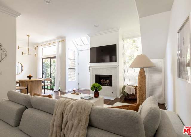 Property at 136 S Clark Dr #2, West Hollywood, CA 90048, 1 bed, 2 baths