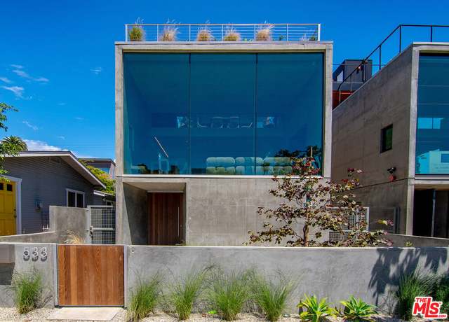 Property at 533 Grand Blvd, Venice, CA 90291, 4 beds, 5.5 baths