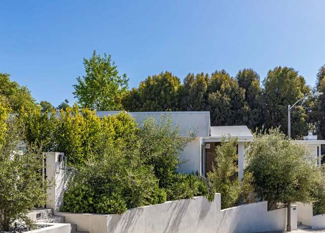 Property at 2600 Zorada Dr, Los Angeles, CA 90046, 5 beds, 6 baths