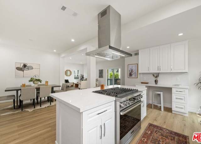 Property at 326 N Beachwood Dr, Los Angeles, CA 90004, 4 beds, 4 baths