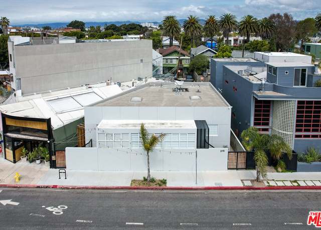 Property at 215 Windward Ave, Venice, CA 90291, 3 beds, 2 baths