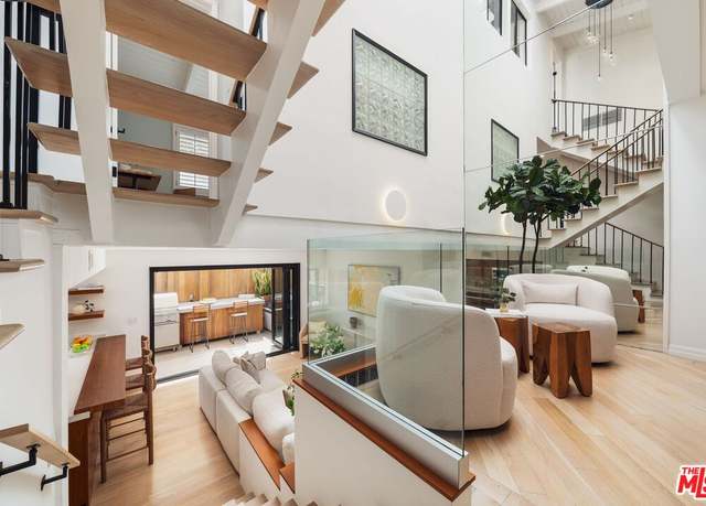 Property at 831 14th St #2, Santa Monica, CA 90403, 3 beds, 3.5 baths