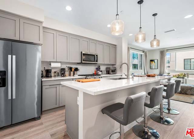 Property at 2931 Exposition Pl #5, Los Angeles, CA 90018, 3 beds, 3.5 baths