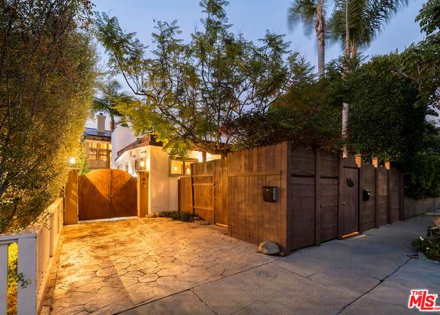 Property at 667 Santa Clara Ave, Venice, CA 90291, 6 beds, 4 baths