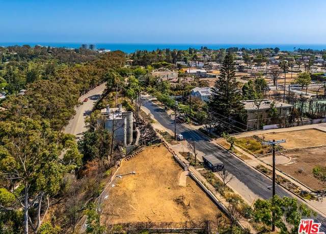 Property at 824 Chautauqua Blvd, Pacific Palisades, CA 90272