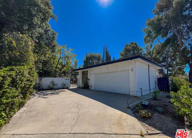 Property at 21626 Cezanne Pl, Woodland Hills, CA 91364, 4 beds, 4 baths