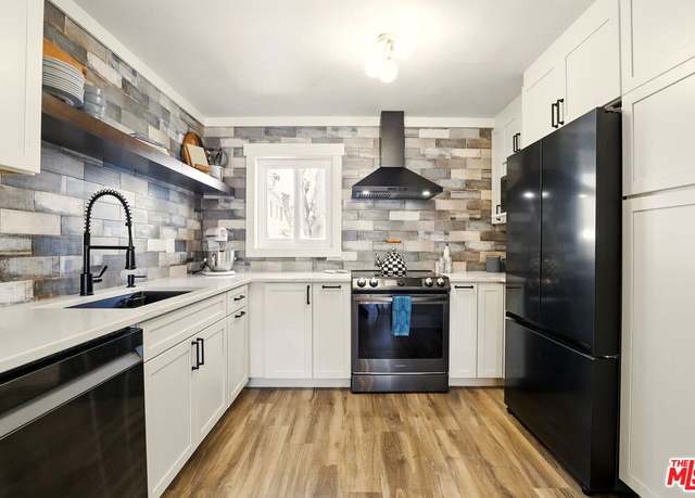 Property at 18547 Collins St Unit B1, Tarzana, CA 91356, 4 beds, 3 baths