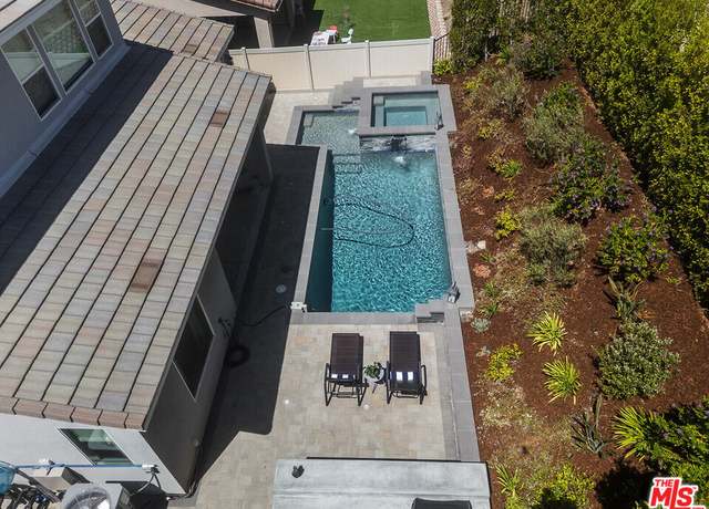 Property at 18113 Tableau Way, Santa Clarita, CA 91350, 4 beds, 3 baths