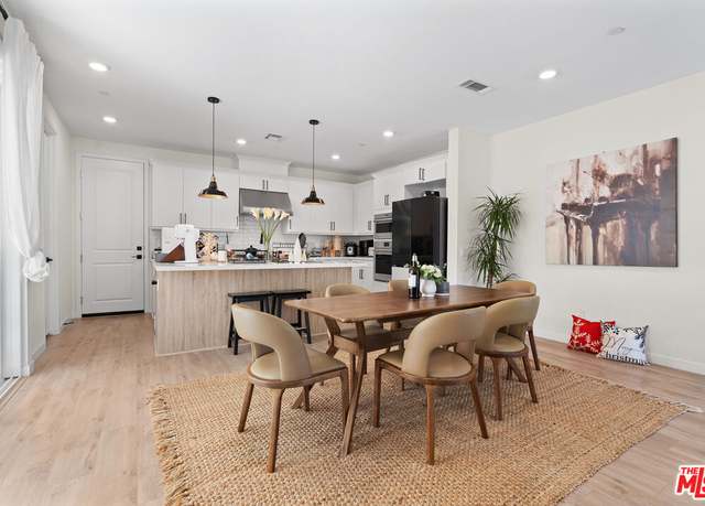Property at 27616 Symphony Pl, Valencia, CA 91381, 3 beds, 3 baths