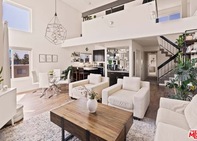 Property at 11938 Courtleigh Dr #7, Los Angeles, CA 90066, 2 beds, 2 baths
