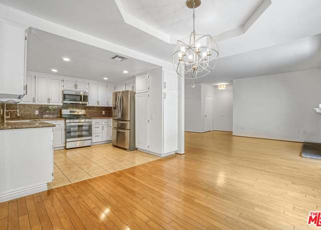 Property at 5534 Sylmar Ave #5, Sherman Oaks, CA 91401, 2 beds, 2 baths