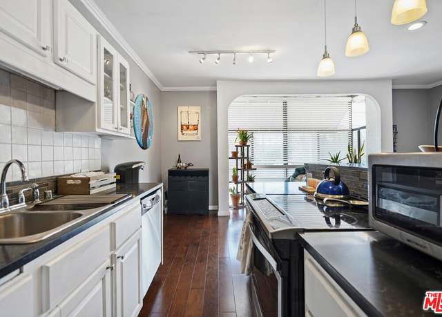 Property at 697 Bay St, Santa Monica, CA 90405, 2 beds, 2 baths