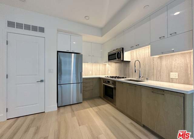 Property at 400 S Broadway #606, Los Angeles, CA 90013, 1 bed, 1 bath