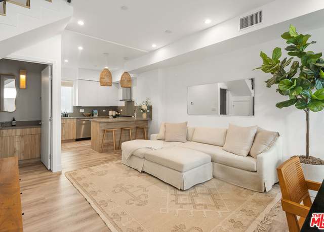 Property at 4914 1/2 S Centinela Ave, Los Angeles, CA 90066, 3 beds, 3.5 baths