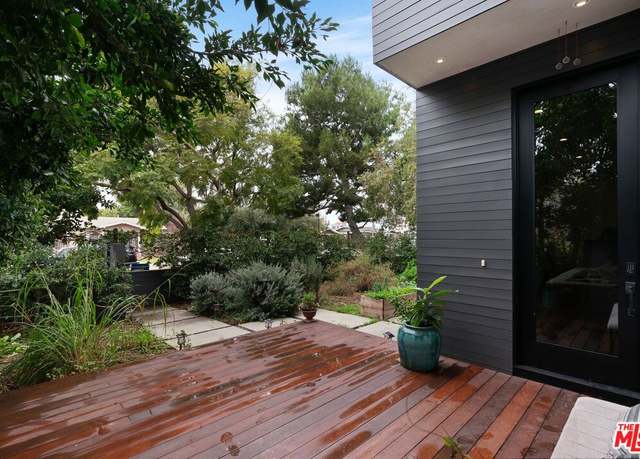 Property at 2450 Glencoe Ave, Venice, CA 90291, 5 beds, 5 baths
