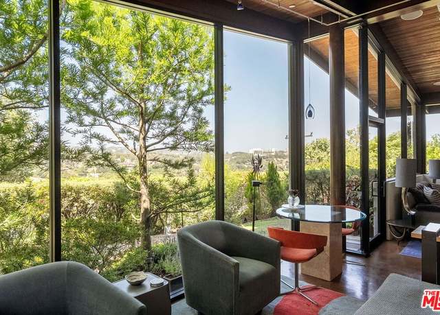 Property at 1024 Lindenwood Ln, Los Angeles, CA 90049, 3 beds, 2.5 baths