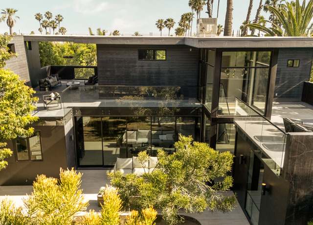 Property at 7431 Franklin Ave, Los Angeles, CA 90046, 4 beds, 3 baths