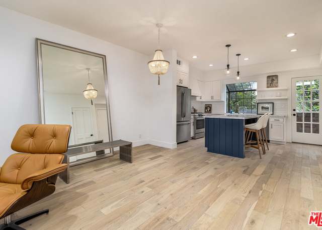 Property at 202 San Vicente Blvd #15, Santa Monica, CA 90402, 2 beds, 2.5 baths