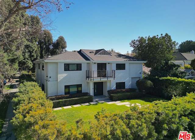 Property at 602 S Lucerne Blvd, Los Angeles, CA 90005, 5 beds, 5.5 baths