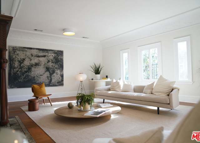 Property at 326 S Kingsley Dr, Los Angeles, CA 90020, 3 beds, 3 baths