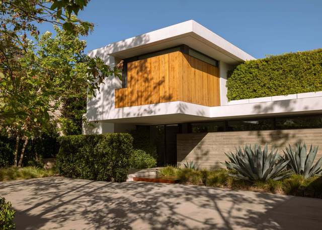 Property at 748 Amalfi Dr, Pacific Palisades, CA 90272, 6 beds, 8 baths