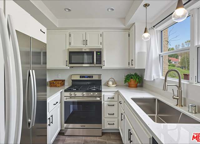Property at 2731 Erringer Rd #85, Simi Valley, CA 93065, 3 beds, 2.5 baths