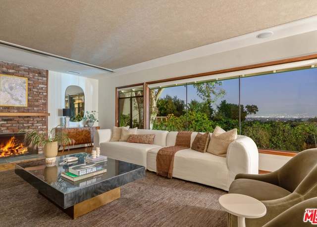 Property at 13451 Cheltenham Dr, Sherman Oaks, CA 91423, 3 beds, 3.5 baths