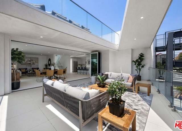 Property at 621 N Kings Rd #3, West Hollywood, CA 90048, 2 beds, 3 baths