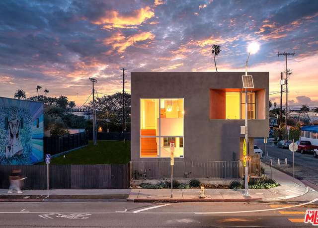 Property at 1015 Abbot Kinney Blvd, Venice, CA 90291, 2 beds, 3.5 baths