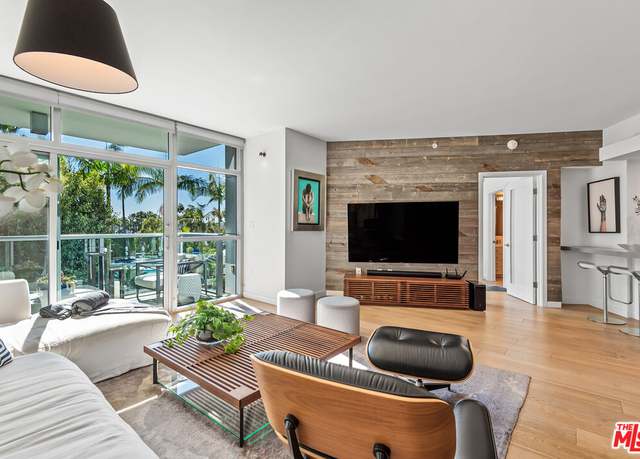 Property at 13700 Marina Pointe Dr #529, Marina Del Rey, CA 90292, 3 beds, 3.5 baths