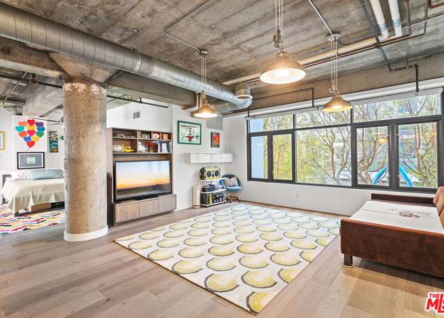 Property at 1100 S Grand Ave Unit A204, Los Angeles, CA 90015, 2 beds, 2 baths