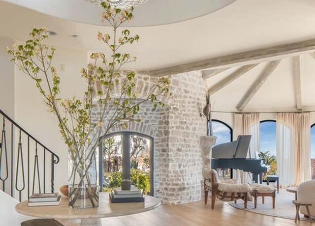 Property at 16875 Calle De Sarah, Pacific Palisades, CA 90272, 4 beds, 5 baths