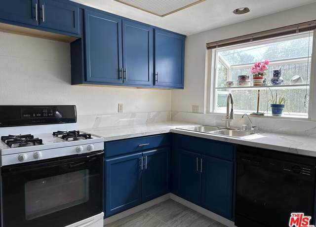 Property at 720 Waterloo St #4, Los Angeles, CA 90026, 2 beds, 2.5 baths