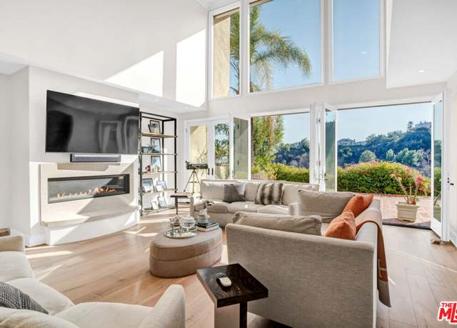 Property at 2171 Ridge Dr, Los Angeles, CA 90049, 3 beds, 3.5 baths